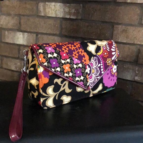 Vera Bradley Handbags - Vera Bradley small purse/wristlet
